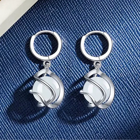 925 silver hug earrings with white stone - Picture 2 of 4